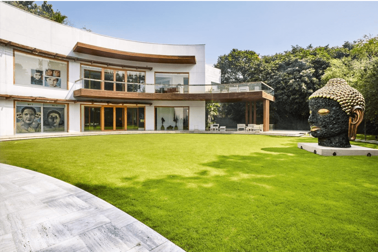 shalini passi home